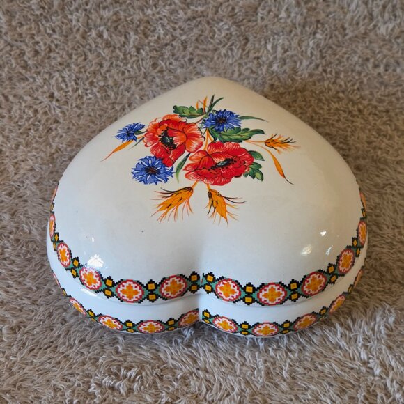Ukrainian-style Hand-Painted Heart Ceramic Trinket Box - Picture 5 of 5